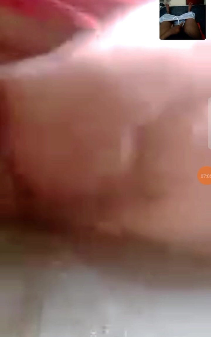 Me and my new slut: Podvádějící zralá vdaná žena na videohovoru šuká se svým klukem