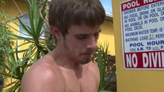SEXUAL SIN GAY: Sání non-stop scéna-3 trio Twinks v bazénu sání ptáků, dokud...