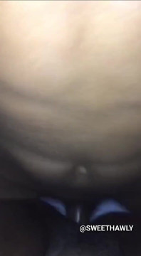 她呻吟的声音让我的大黑屌在她的小穴里更加坚硬