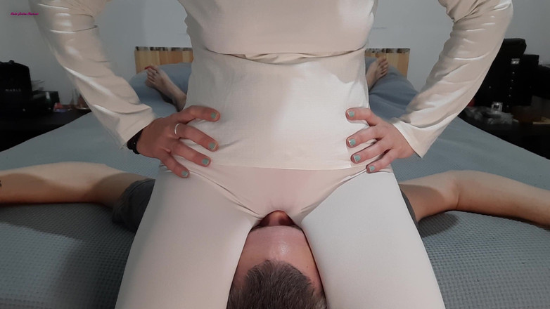 goddess82: Facesitting-session mit der schönen göttin stephanie! Teil 1