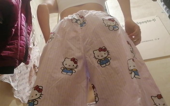 Amateur_MS: 알몸의 옷을 입으려고 시도하는 섹시하고 음란한 밀프. 털이 무성한 보지의 라틴계 여자