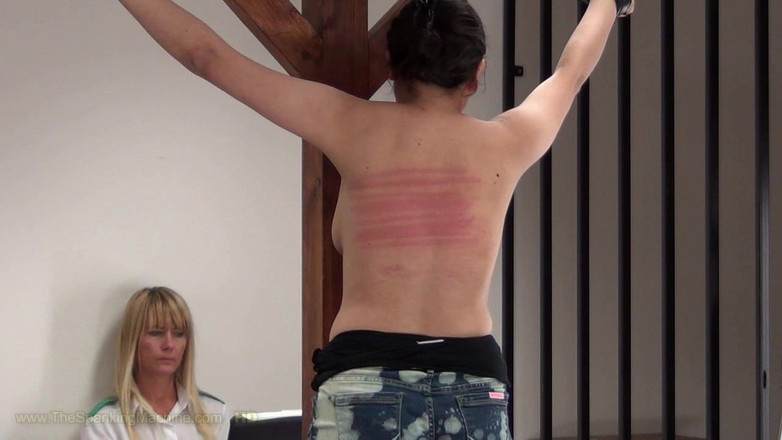 The Spanking Machine: Yasmeena Spanking Machine - Zweepslagen op blote rug