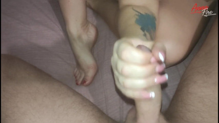 Anna Fire: Hete milf Anna Fire wordt op het bed geneukt