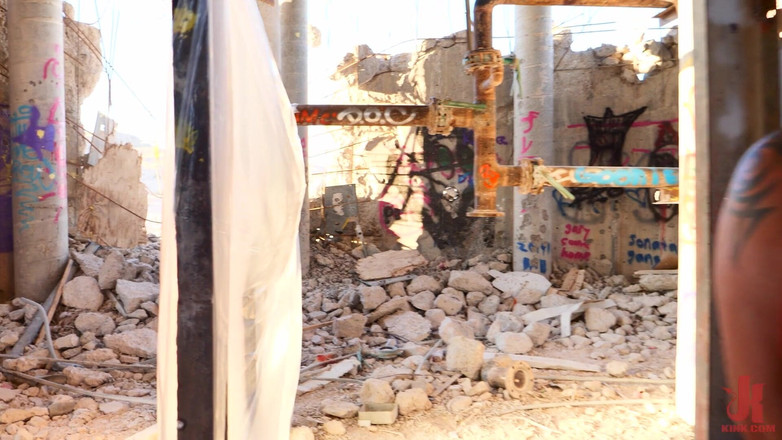 Kinky Bites Gay: Полон пустелі: Рікі Ларкін трахає Дрейвена Наварро