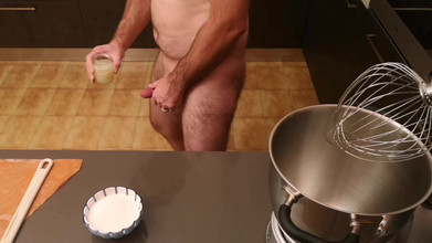 Cicci77: "Cicci77 après s'être masturbé Pedro prépare un autre lot de...