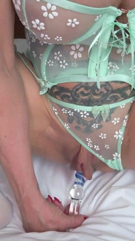 Nicole dupapillon si diverte un po' prima dell'arrivo del suo partner