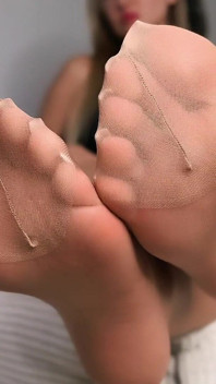 Punčocháče, podpatky a moje dokonalé nohy