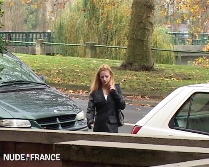 La France a Poil: Sexy sestřička tvrdě sodomizovaná na stole