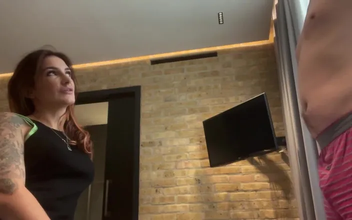 Adreena Winters: Poslal paroháče, aby dostal kondomy, které neudělal.