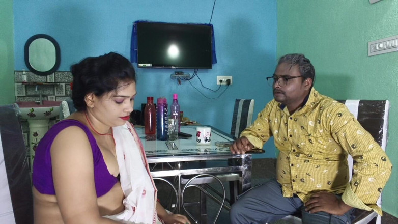 Sona bhabhi: Mamă sexy indiancă bhabhi face sex romantic secret cu proprietarul...