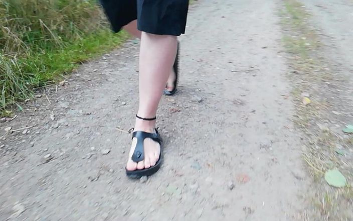 Carmen_Nylonjunge: Nature Walk in Birkenstock