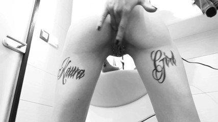 InkedKawaGirl: Futai cu degetul în gaura curului