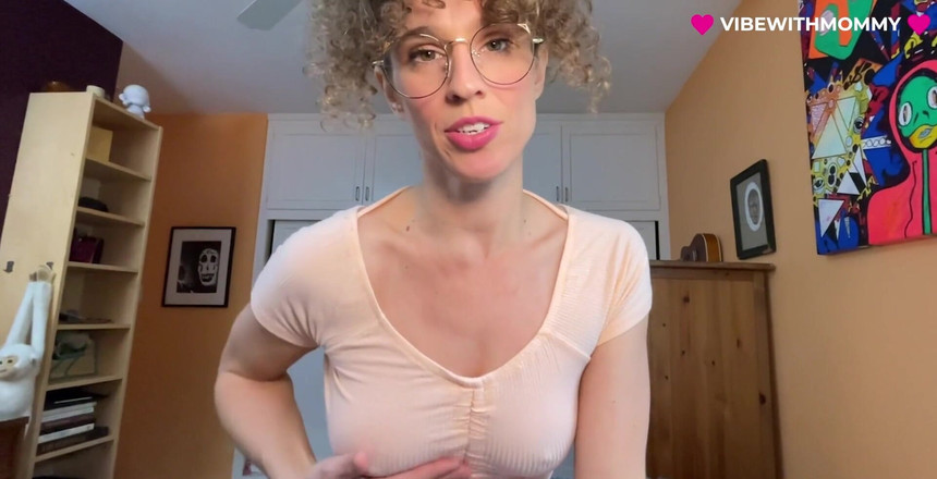 VibeWithMommy: Mama vitregă evreie cu țâțe și muie joi! Vreau să te ajut...