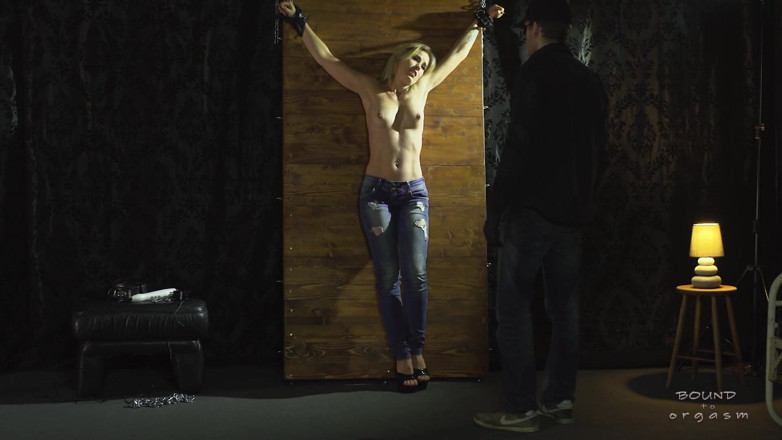 Bound to Orgasm: 곤경에 처한 미니 망가