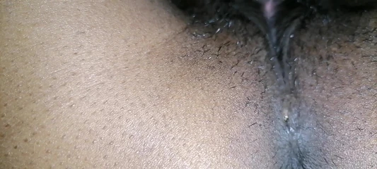 Indická služka sání kundičky s musterbatingem a finguring mokrá jusy kundička