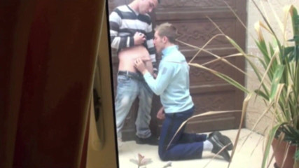 Discret Cruising sex: Une policière sexy se fait baiser par un jumelle