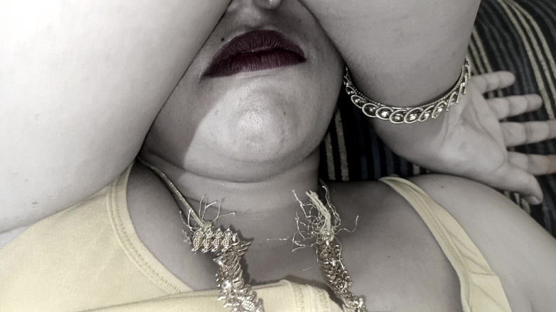 Wonder: Nevlastní sestra lesbička