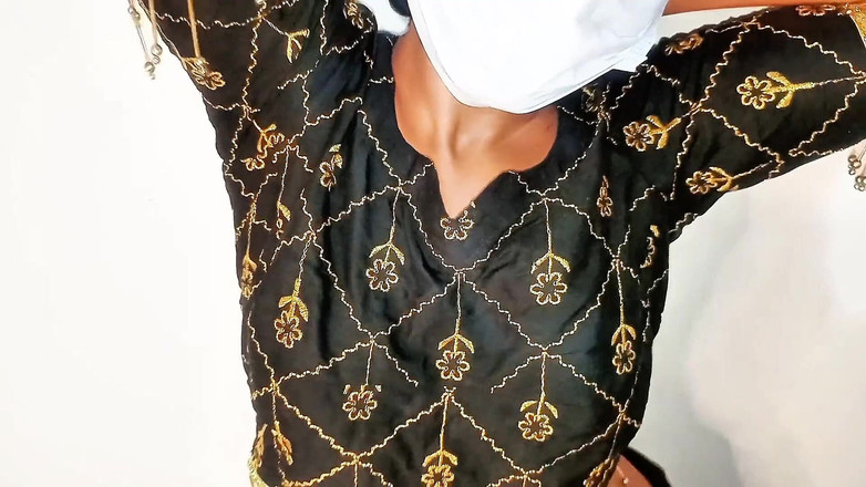 Riya_Moni077: Meine freundin hat mich auf meinem bett gefickt