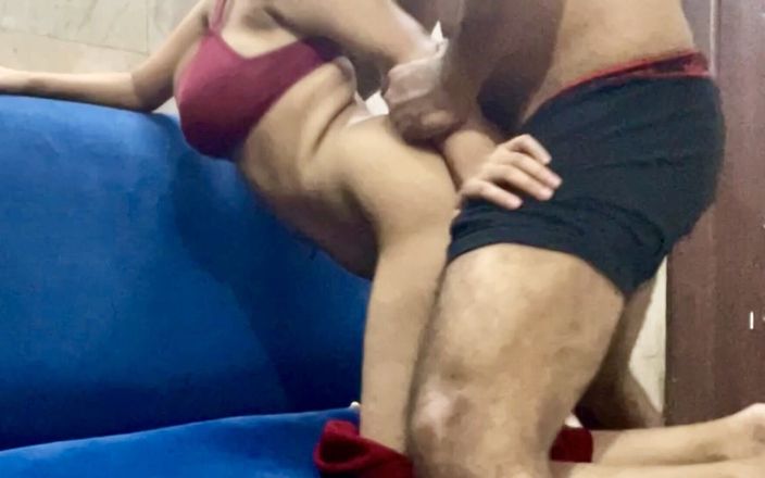 Dashing Danish: デジインドの学生少女アングルソフィアは、巨大なペニスの彼氏デンマーク人に後背位で激しくファックされました
