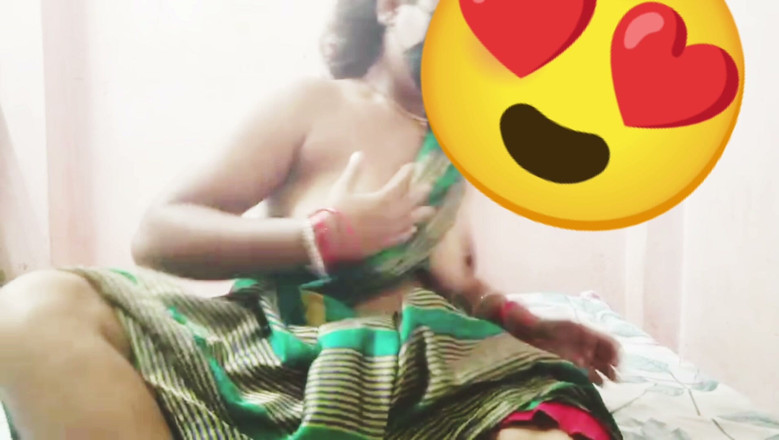Sexy baby: Someone Arrived While the Hot *bhabhi* Was Quenching the Thirst of...