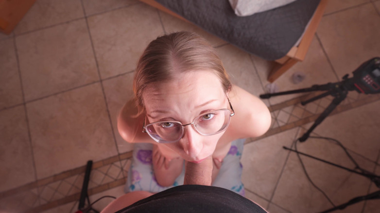 DreamFoxy: 4K This Cutie Was Begging Hard for a Facial! She...