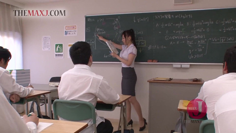 Asian happy ending: Professora japonesa recebe um monte de gozadas por todo o...