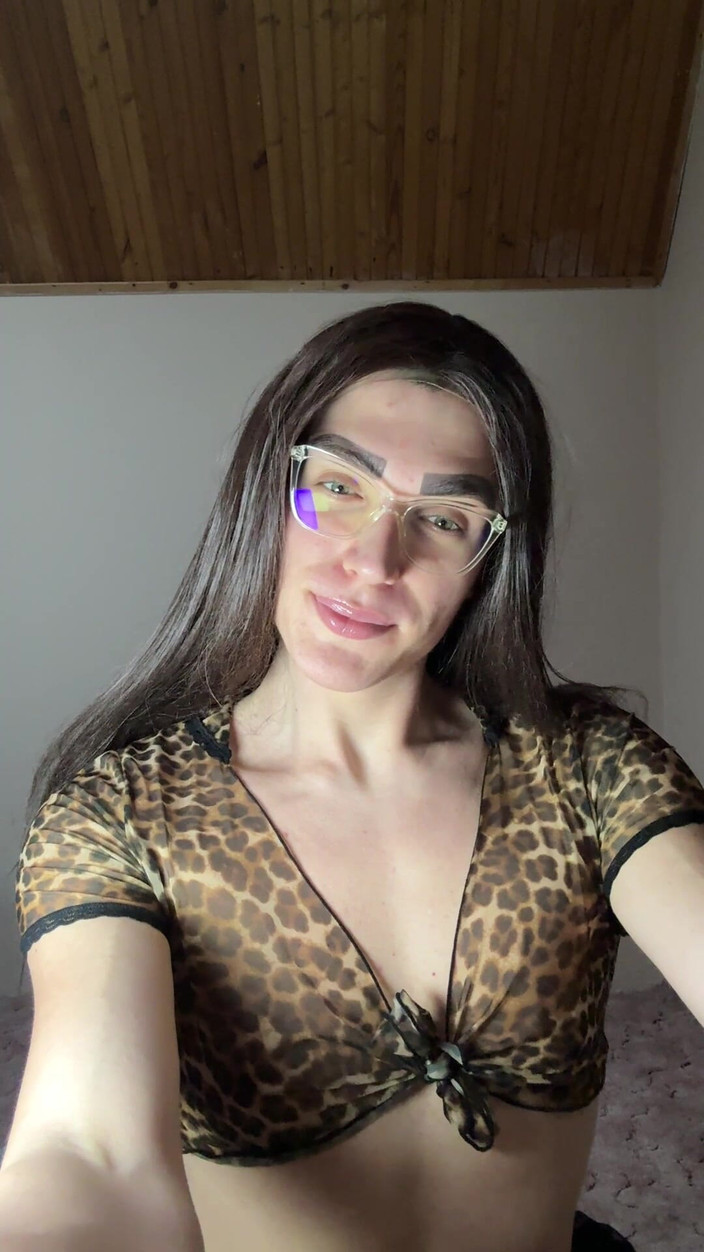 Dreamboy_506: Pokazując mój seksowny strój i tyłek