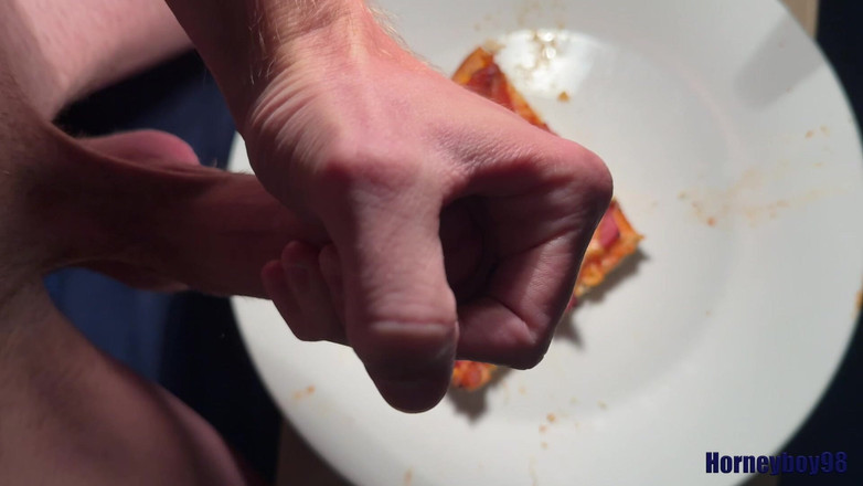 Horneyboy98: Twink menyemprotkan pizzanya