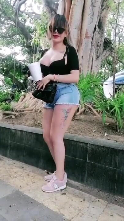 Barbietransxxxx: Travesti tatilde plajda seks yapıyor