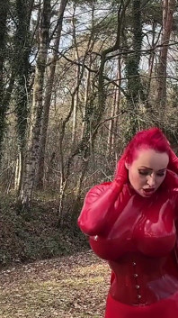 Super-erou în latex Miss Fetilicious