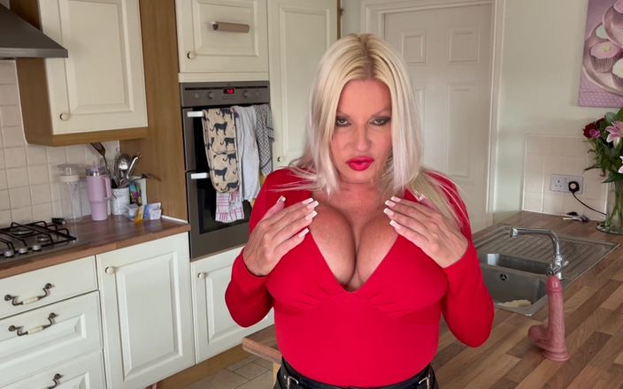Michelle Thornex: Michelle thorne si cewek nakal rambut pirang lagi ngobrol tentang...