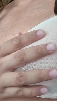 Sexy průhledná podprsenka, dotýkání se mých prsou a masturbace
