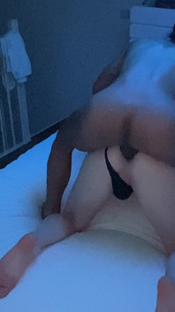 Transsexuală Bya Lessa futând un tip de jos