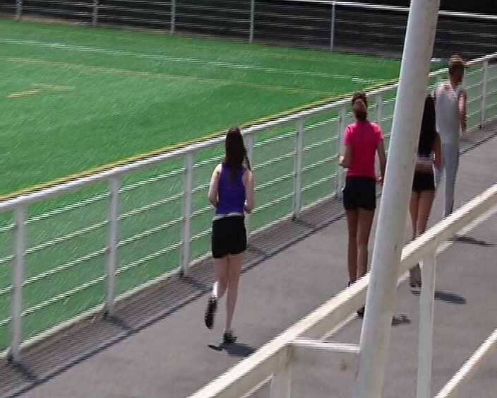 Planete Francaise: 练习后丰满的法国女郎骑乘鸡巴