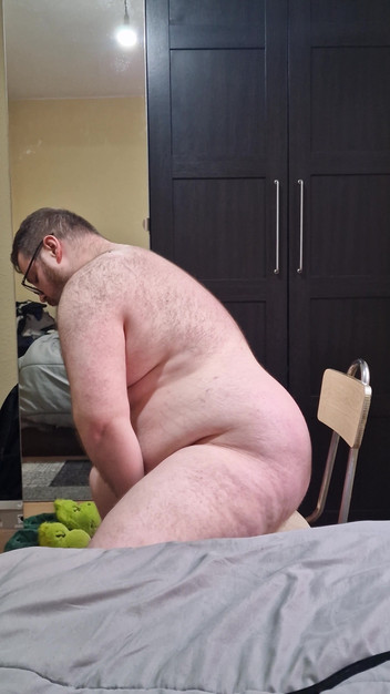 KurisuRedPanda: 私のディルドで私の太ったお尻に乗る