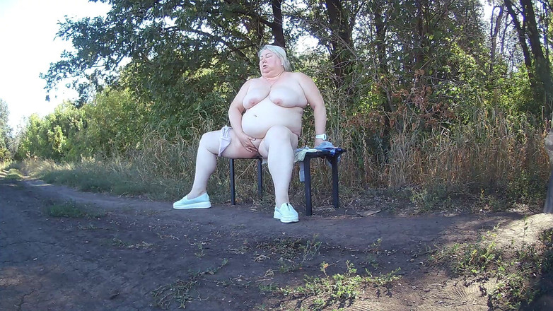 Zona901: Sogra no parque se despi e se masturba até o...