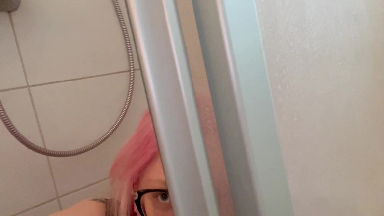 Abby Strange: Chlupatá kundička a krásná piss jet