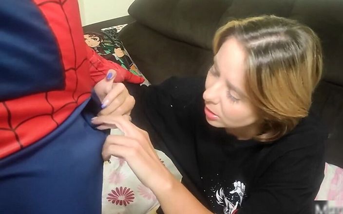 Redqueen films: Eu pensei que era aranha, mas eu dei a bunda...