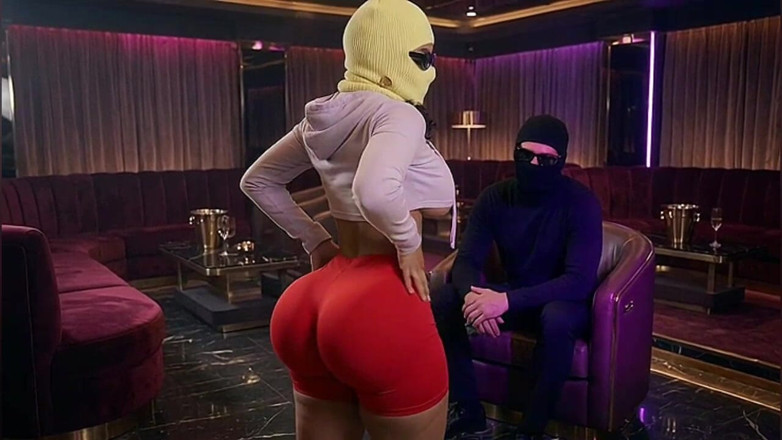 Animate golden: Hyper Curvy Petite Girl Showing off Her Enormous Butt
