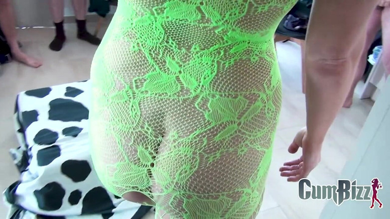 Cumbizz: Pelajar Kambing Tekak Belanda Menelan Banyak Air Mani Pada Sebelah...