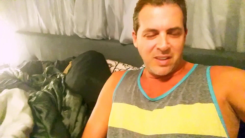 Cory Bernstein: 義理の息子が電話セレブのセックステープでオナニーしている継父を捕まえた