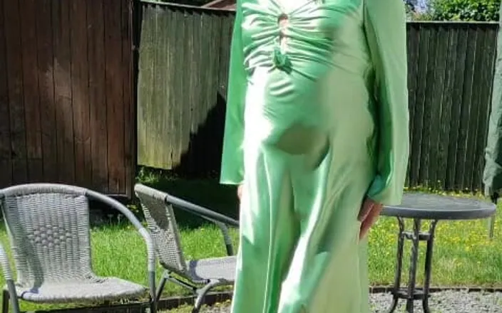 Nottstvslut: Sissy Tgirl in Sexy Green Satin Dress