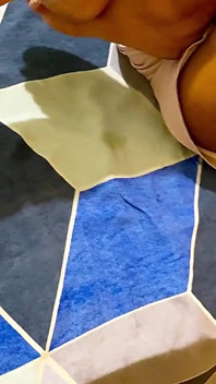 Quando la sorellastra era sola in casa, il fratellastro l'ha scopata molto dopo averla fatta completamente nuda