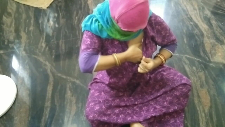 Shahnaazz: Indiancă Bhabhi musulmană de Dever