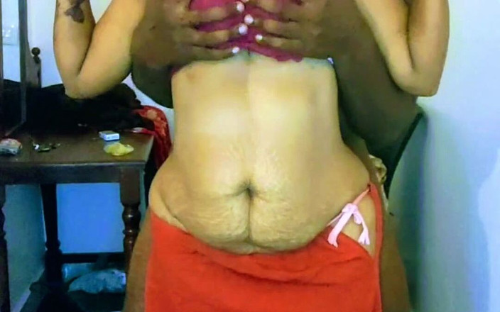 Tamilnaduu: Tante hot asal mallu india lagi asik ngentot pakai kain...