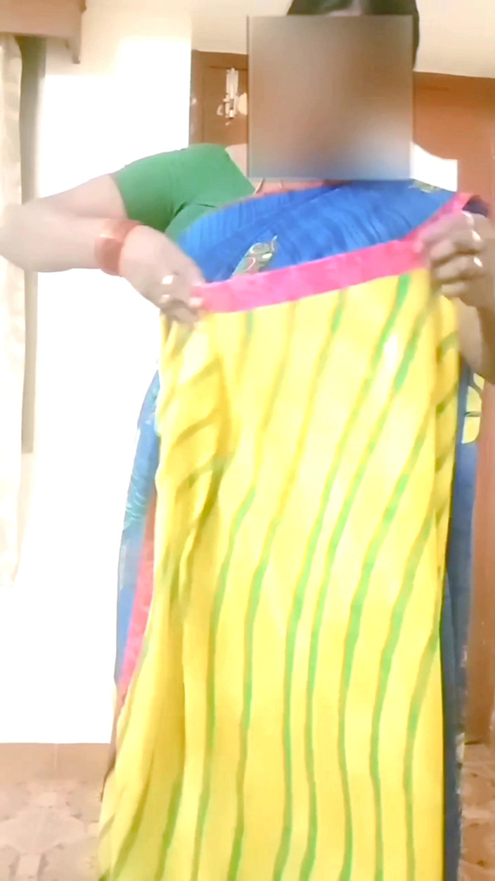 RenuRaj: Bini montel tamil desi India mengusik tetek besar dengan pantat...