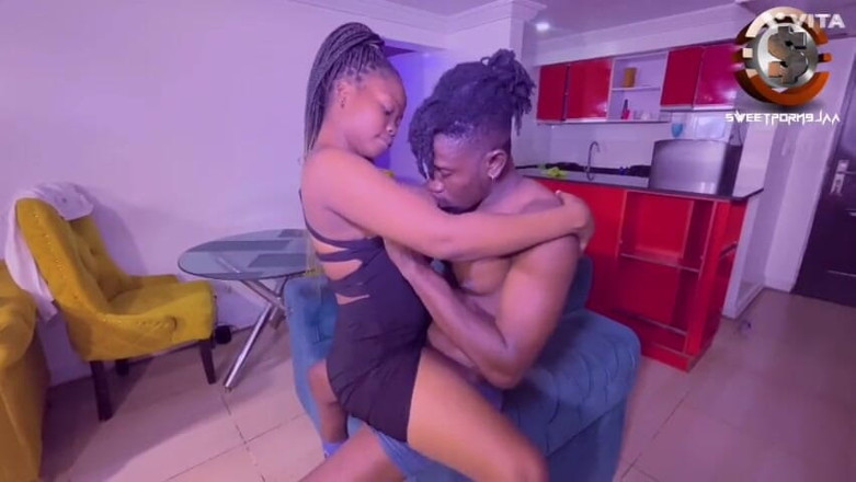 Tusweet9ja: Beauty Teen with Amazing Boobs