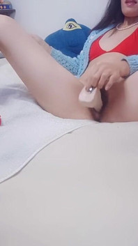 La Bombasse Hana Baise Son Petit Trou De Chatte Par Un Gode