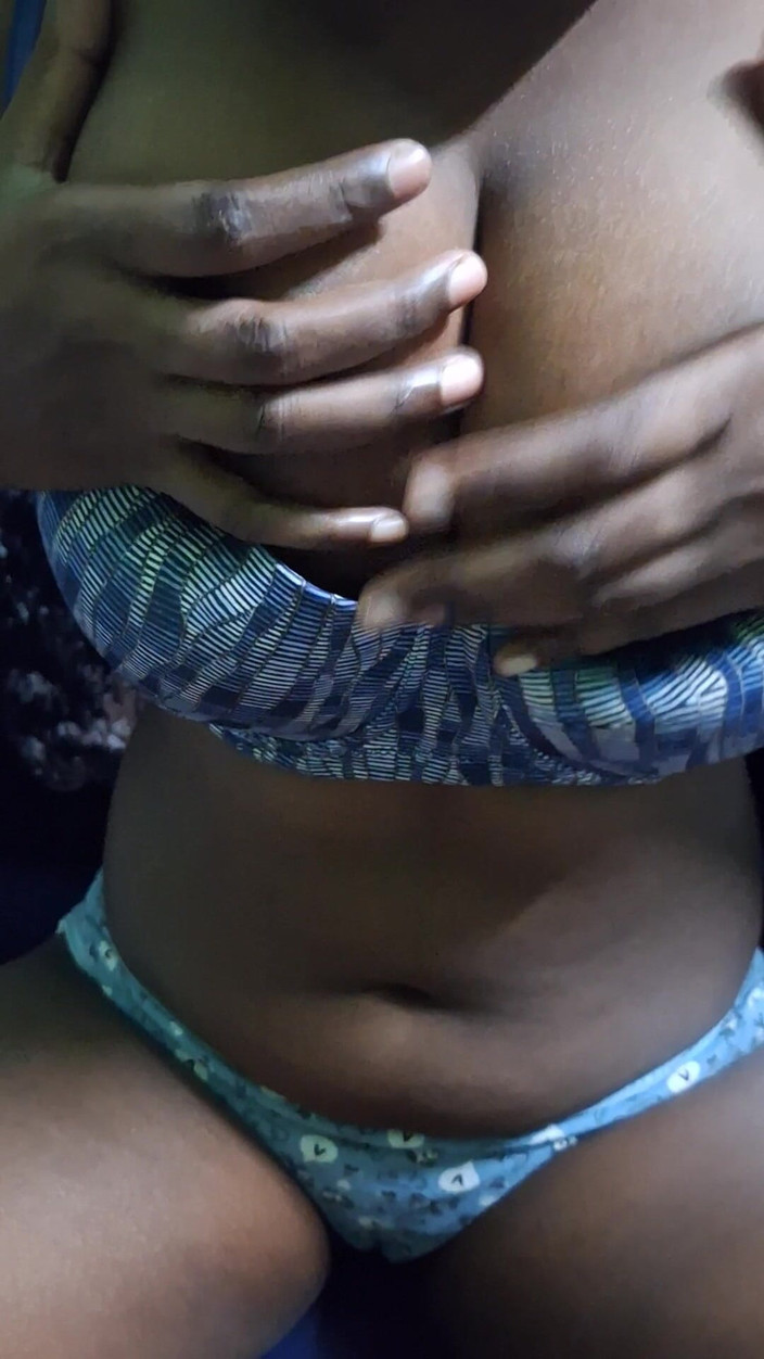 Kristy Mia: Indisches college-mädchen zeigt möpse