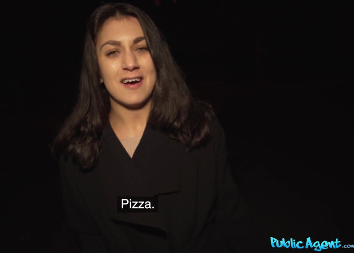 Public Agent: Public agent - Italiaanse toerist Francesca Palma zuigt lul pov
